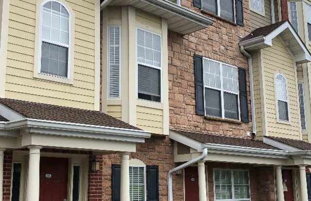 2618 Mcknight Crossing Ct - 2618 Mcknight Crossing Court, Rock Hill, MO 63124