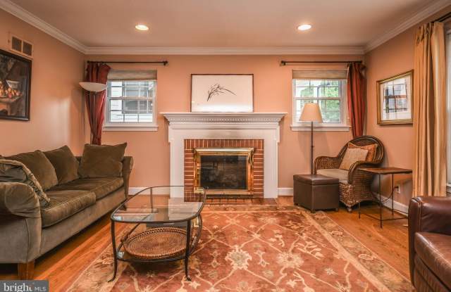 8804 WALNUT HILL Road Gallery 4