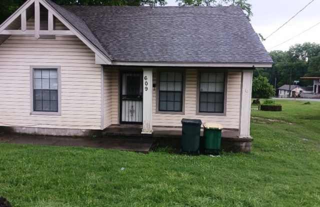 609 East 17th Street - 609 East 17th Street, Little Rock, AR 72206 609 East 17th Street - 609 East 17th Street, Little Rock, AR 72206