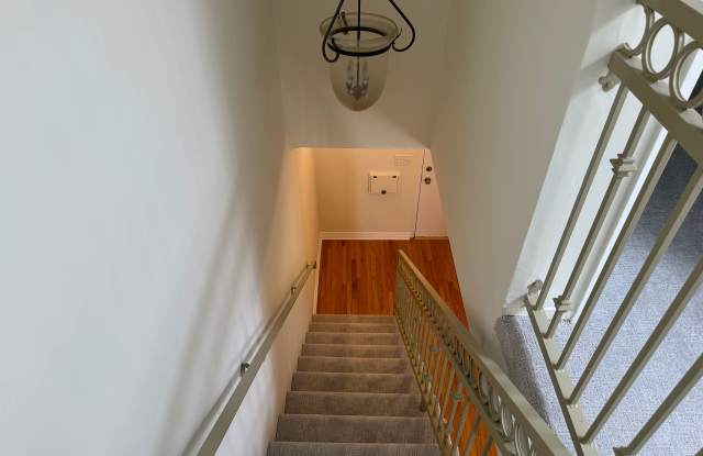 Redlands Court/Matilla Gallery 3
