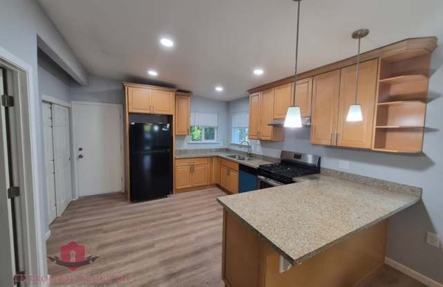 13067 North Day Road Gallery 1