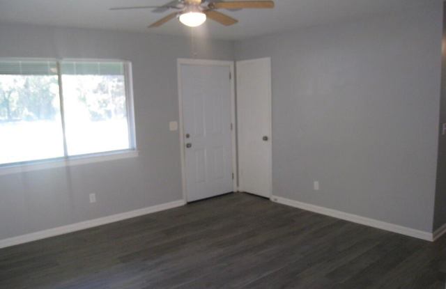 826 Englewood Drive Gallery 2