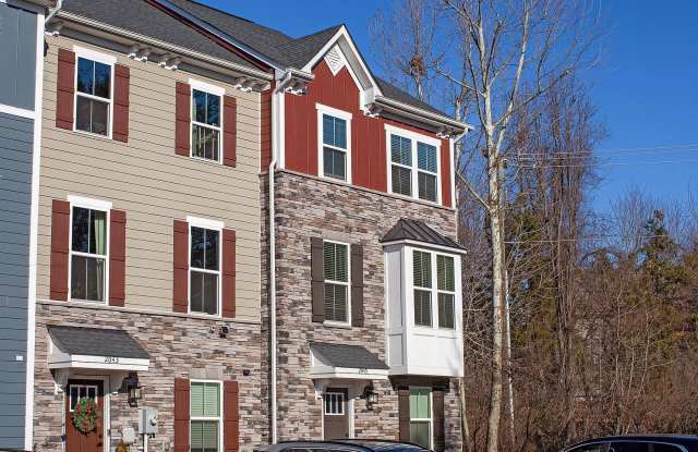 Move-In Ready End-Unit Townhome in Forest Lakes North photos photos