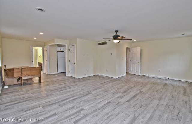 602 Fish Hill Road Gallery 2