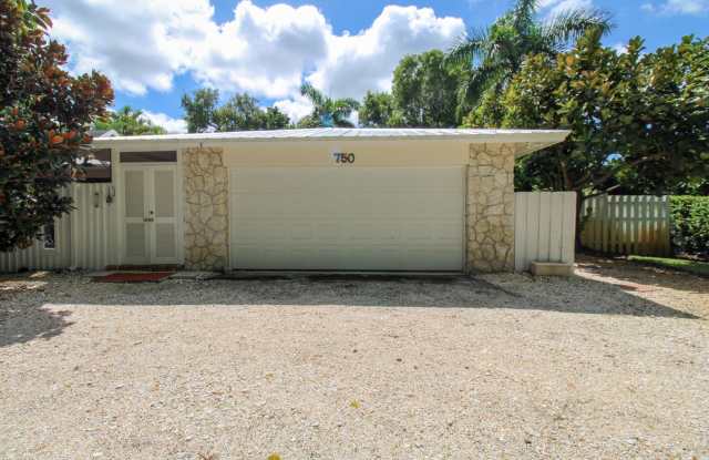 AVAILABLE NOW ** PRIVATE POOL COTTAGE IN BEAUTIFUL COMMUNITY OF HIGHLY-DESIRED COQUINA SANDS ** LARGE OR SMALL DOGS AND CATS ACCEPTED ** 3 PLUS A DEN, 2 BATHROOMS ** SEASONAL ** Gallery 3