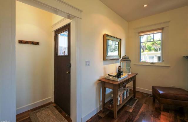 3779 Sea Otter House Gallery 2