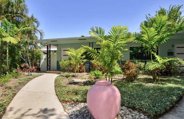 811 26TH AVENUE N - 811 26th Avenue North, St. Petersburg, FL 33704