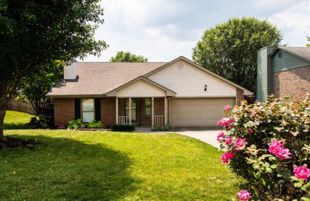 Knoxville 37922 - 3 bedroom, 2 bath with fenced-in yard - Call Susan Niedergeses (865) 300-4722 photos photos