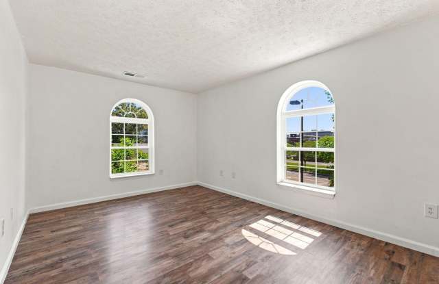 1081 S Broadway Gallery 4