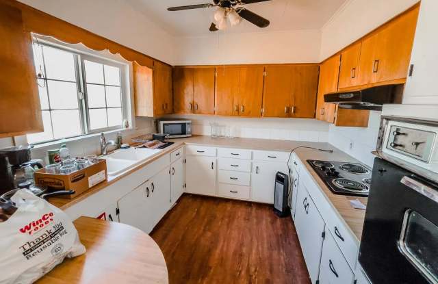 Historic Farmhouse in Crooked River Ranch Available! Gallery 4