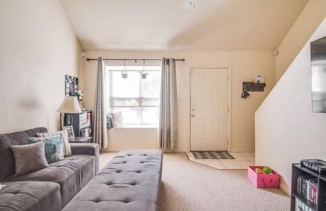 1816 SEAY Court Gallery 4