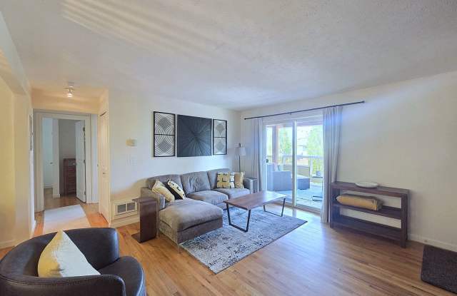 $1,950 - 2 Bed / 1 Bath Fully Furnished Condo in Secure Building in Rockwood/Manito Neighborhood Gallery 4