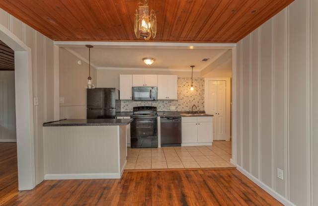 $1,200 - 3 bed/2 bath house for rent in Midtown Augusta, with fenced back yard photos photos