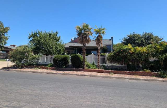 4 Bedroom for rent in a great location! photos photos