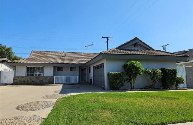 530 W Parkwood Avenue - 530 West Parkwood Avenue, La Habra, CA 90631