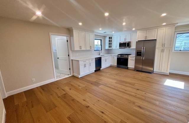 192 Roosevelt Avenue Gallery 2