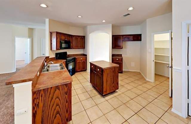 900 Pebblecreek Drive Gallery 3