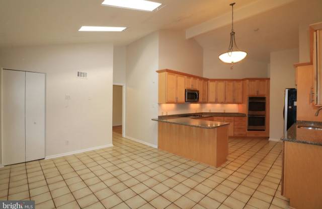 8200 WOODHAVEN BOULEVARD Gallery 3