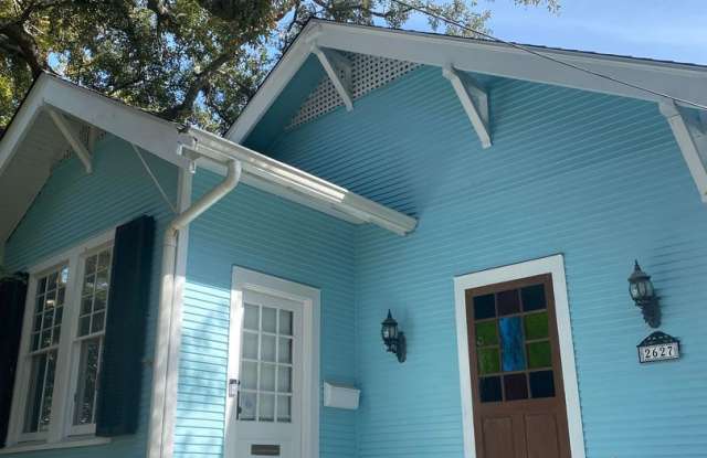 Renovated cottage in University area 2bed/2bath with all appliances, parking, and yard photos photos