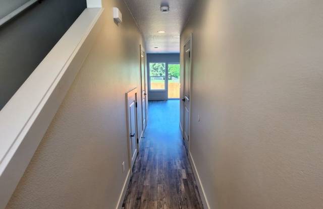 3 Bedroom 2.5 Bath in Winlock Gallery 2