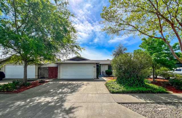 Updated Three Bedroom Napa Home photos photos