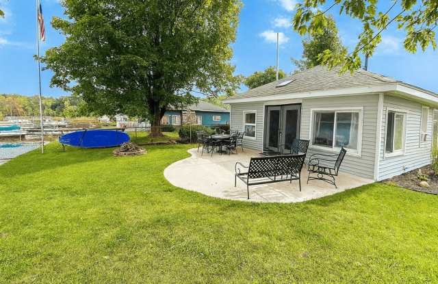 1136 Shore Dr Gallery 2