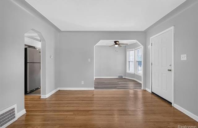 20206 Greeley Street Gallery 3