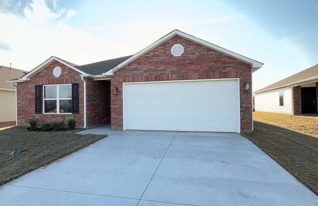 Welcome to this beautiful 4 bed, 2 bath home in this quiet Coweta neighborhood! photos photos