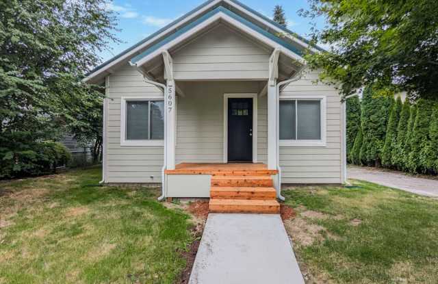 **Move-In Special** Charming  Recently updated 2 bed, 1 bath home! - 5607 Rockefeller Avenue, Everett, WA 98203