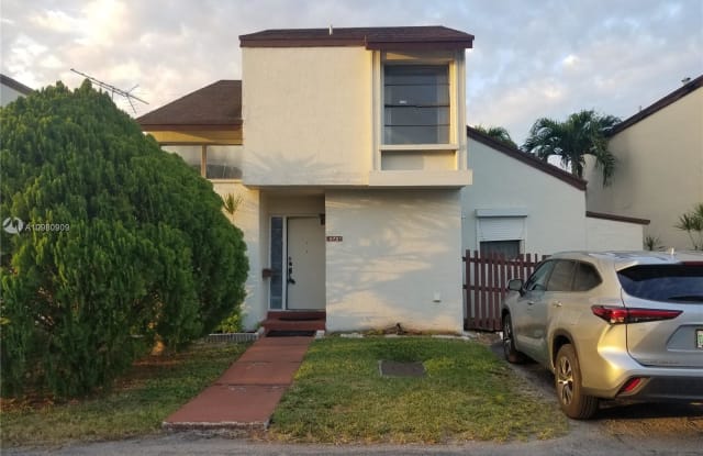 9721 NW 5th Ln - 9721 Northwest 5th Lane, Fountainebleau, FL 33172
