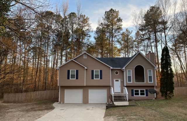 Split Foyer Home with Fenced Yard - 274 Brandi Drive, Paulding County, GA 30141