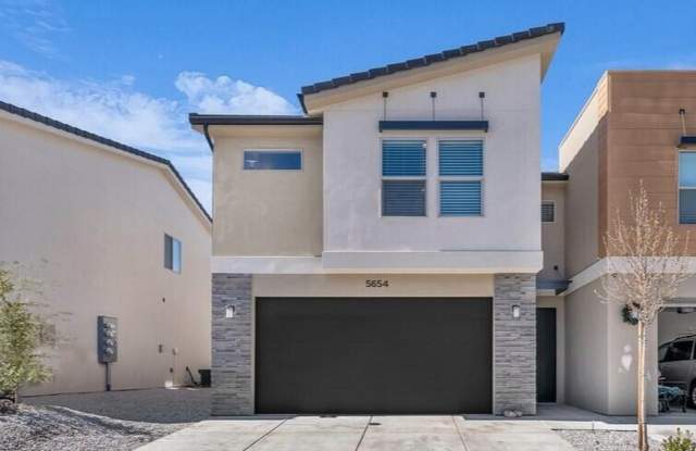 Stunning End-Unit in South Desert Townhomes photos photos Stunning End-Unit in South Desert Townhomes photos photos