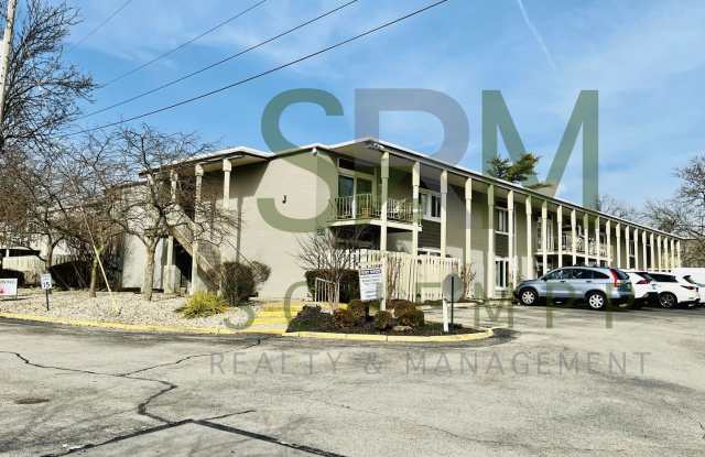 Remodeled one bedroom condo off Gardiner Lane with pool access photos photos