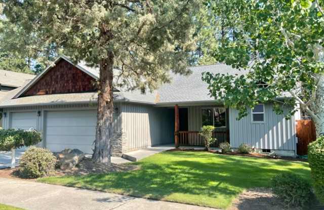 Lovely single level home in SW Bend with large fenced yard and a 3 car garage! - 19947 Quail Pine Loop, Bend, OR 97702