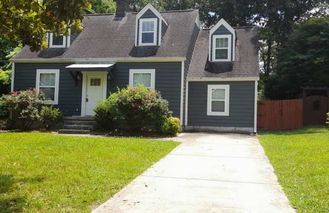 2 Bedroom 2 Bath home with fenced in backyard Gallery 3