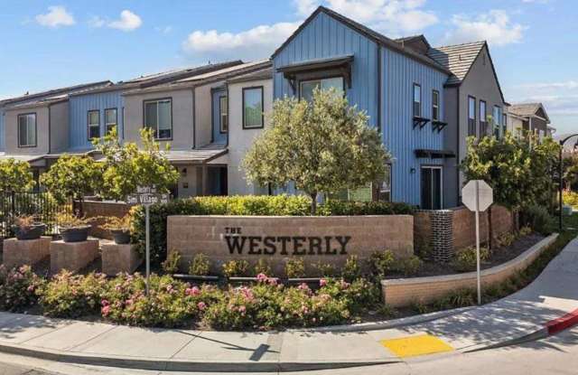 Stunning 4 bed, 2.5 bath end unit in Westerly neighborhood photos photos
