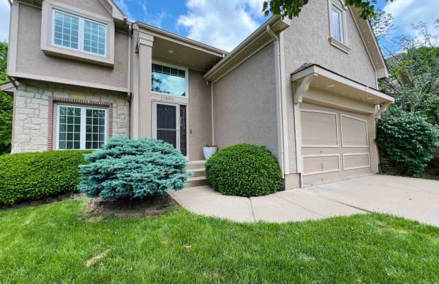 Charming 3-Bedroom Home with Spacious Backyard in Overland Park photos photos