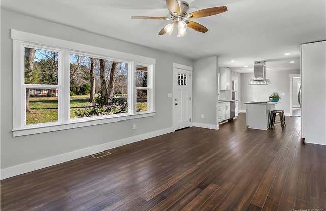 6327 Woodland Circle Gallery 3