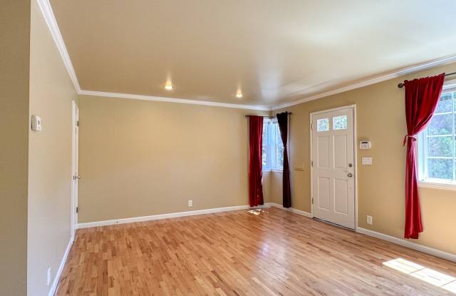 Beautifully Updated Phinney Ridge 2bd/2bth Home, $3,850/mo. Gallery 4
