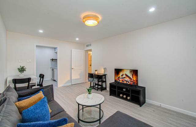 845 Augusta Dr - 845 Augusta Drive, Houston, TX 77057