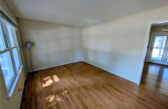 1004 Renee Drive Gallery 3