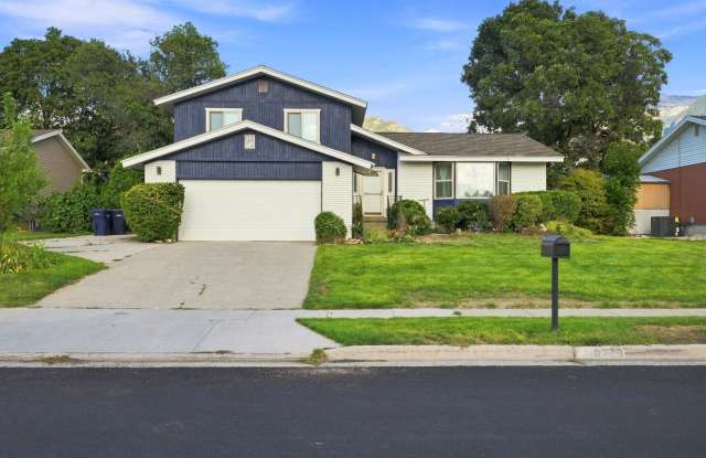 Bright 6 Bed Sandy Home with Mountain Views & Large Backyard!! photos photos Bright 6 Bed Sandy Home with Mountain Views & Large Backyard!! photos photos