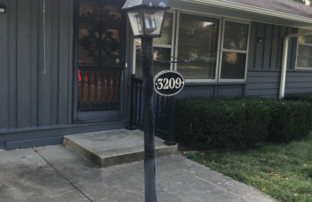3209 South Maywood Ave - 3209 Maywood Avenue, Independence, MO 64052