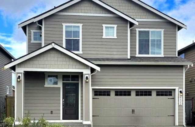 Bright and cheery 3 bed with loft space, close to amenities and perfect for commuters! - 4422 Sand Dollar Road West, Kitsap County, WA 98312