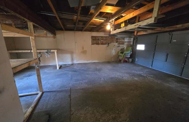 ***NEW ON THE MARKET....DRIVE BY TO CHECK IT OUT*** Gallery 4