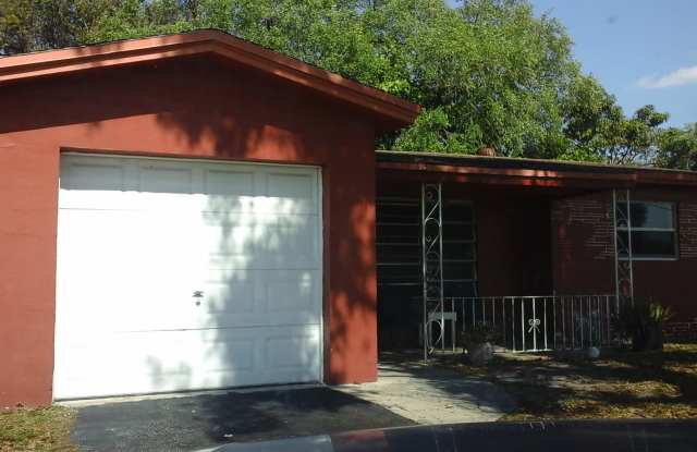 Large 2-1 House with a Garage photos photos Large 2-1 House with a Garage photos photos