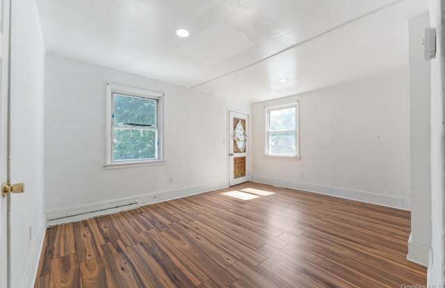 369 Route 17 Gallery 2