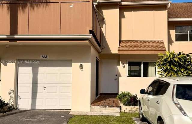 833 NW 81st Ter photos photos