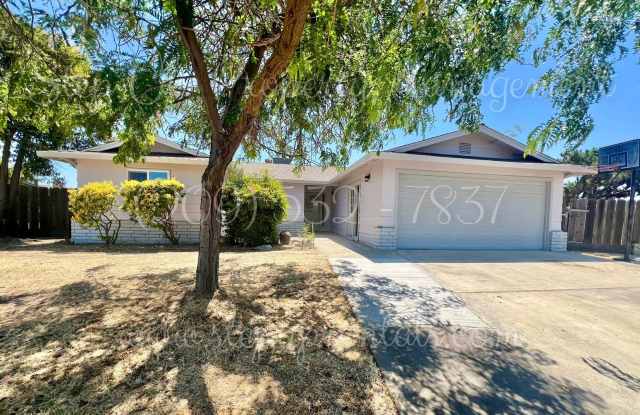 Beautifully Updated 4-Bedroom Home on Half Acre Lot in Oakdale! photos photos