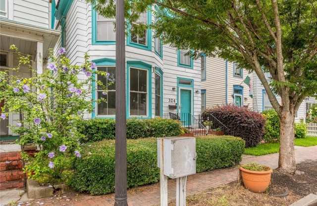 324 Main Street - 324 Main Street, Smithfield, VA 23430